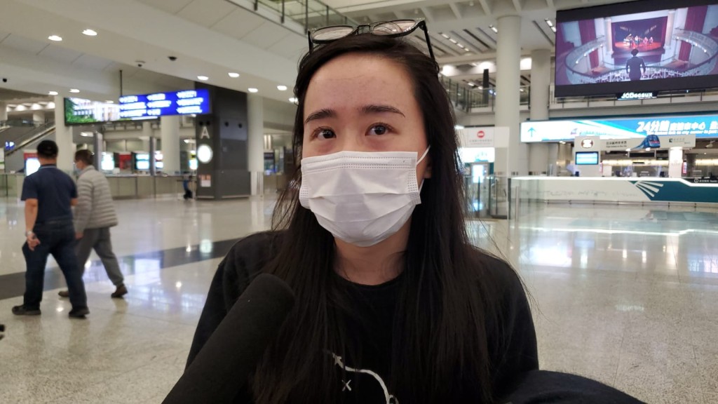 溫哥華回港曼小姐。