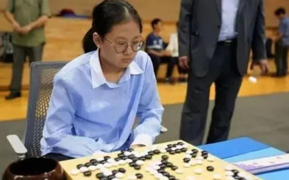 秦思玥被稱「天才女棋手」。