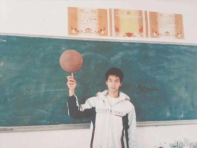 唐尚珺为考清华大学重读14年，有人认为他是在浪费青春。