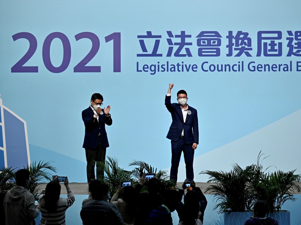 张欣宇(左)和刘国勋(右)当选。