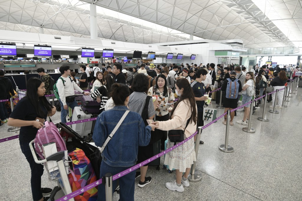 張李佳蕙預計,主打短途的航空公司如香港快運、香港航空等或會移師到二號客運大樓辦理離境手續。 張李佳蕙預計,主打短途的航空公司如香港快運、香港航空等或會移師到二號客運大樓辦理離境手續。