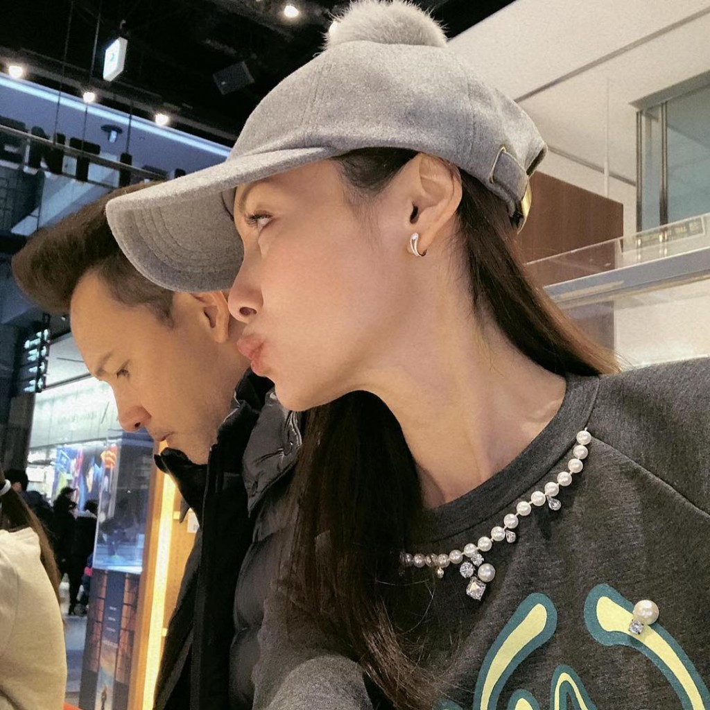 可盈上月「偷吻」文龍,十分恩愛。林文龍ig