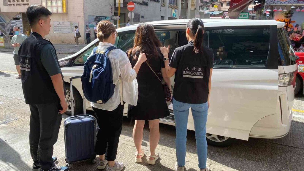 被捕44歲內地女子,稍後將交入境事務處跟進。警方圖片