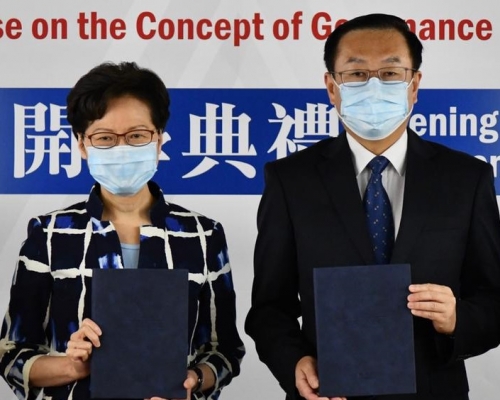 何靖(右)與林鄭月娥齊出席民建聯活動。