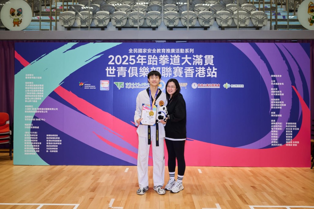 林珈晞（左）今年出戰跆拳道大滿貫世青俱樂部聯賽香港站，於68公斤以下組別奪冠。受訪者提供
