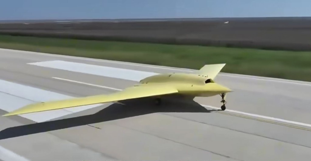 「彩虹-7」高空高速隱身無人機成功首飛。央視