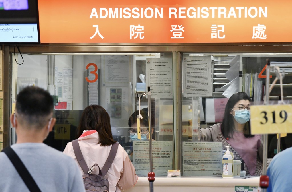 共有85,676名病人前往醫管局轄下18間急症室就診，較去年同期顯著減少近一成半。