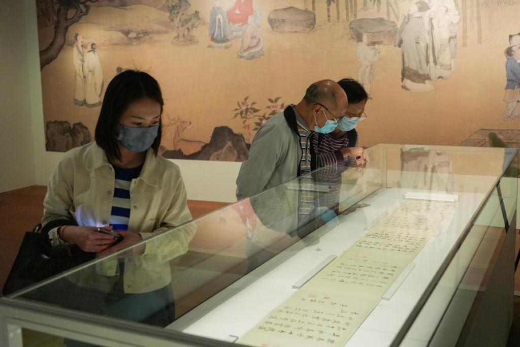 「香港賽馬會呈獻系列：故事新說——故宮博物院藏明代人物畫名品」今日（13日）至6月2日展出。吳艷玲攝