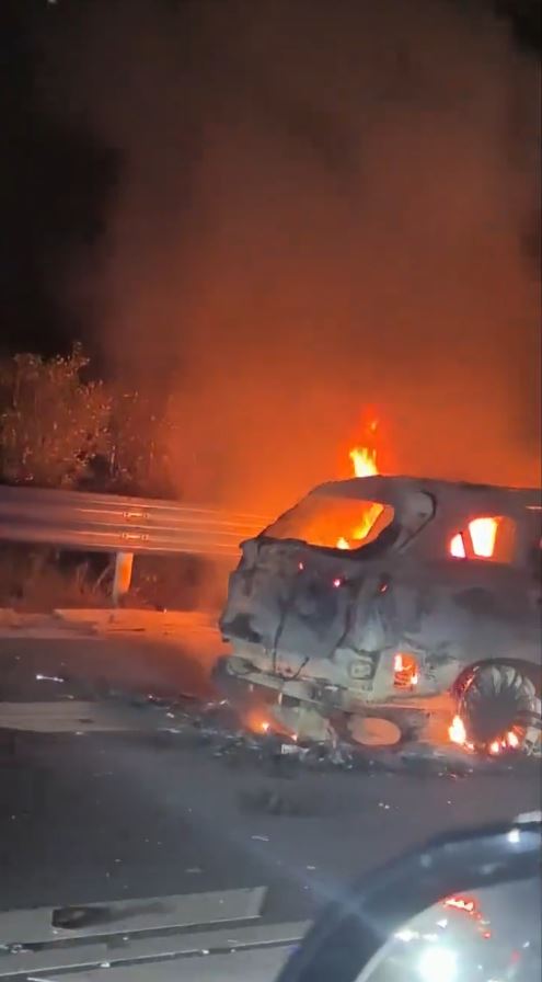 廣西有高速公路日前發生5車串燒車禍，導致2死3傷。微博