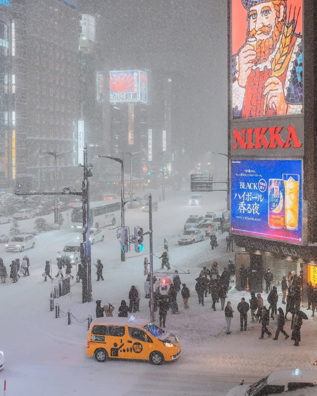 北海道受強烈寒流影響，降下大雪。（X@XGerlee）