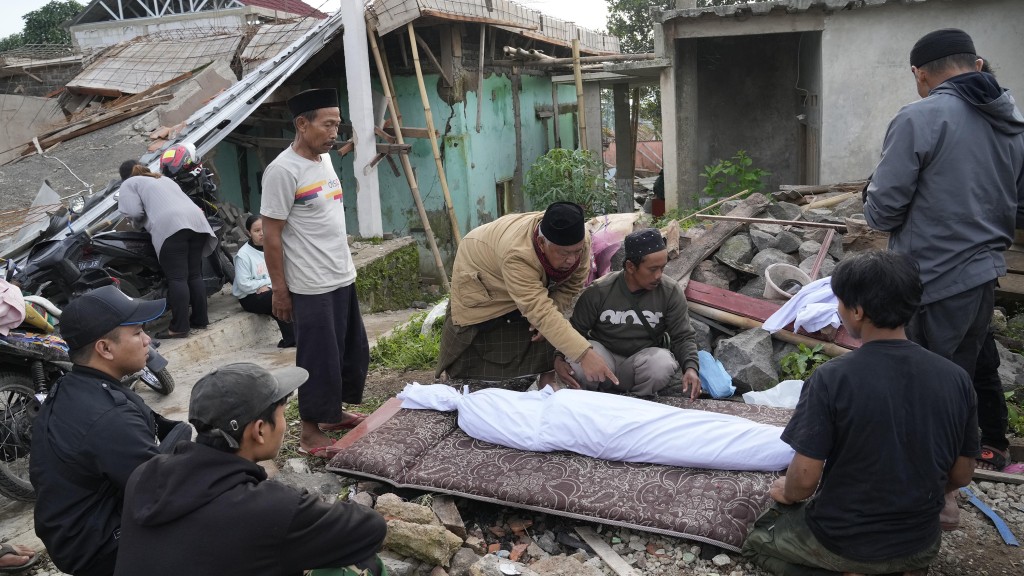 印尼西爪哇5.6級淺層地震最少162死。 AP圖