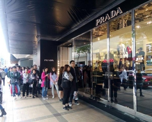 PRADA在香港有多分店,圖為尖沙咀分店。 資料圖片