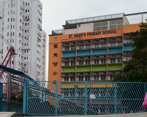 現場是柴灣道71號聖馬可小學。