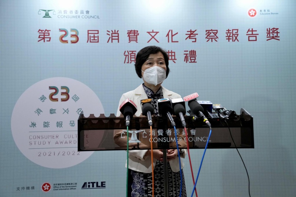 蔡若蓮出席活動後見記者，談及匡智松嶺二校懷疑虐兒事件。