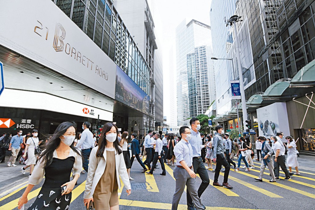 政府推出「高端人才通行證計畫」,首5月已接獲8.4萬份申請。