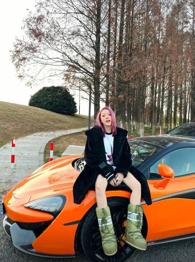 「口子姐」被出道時被封為球鞋女神。抖音