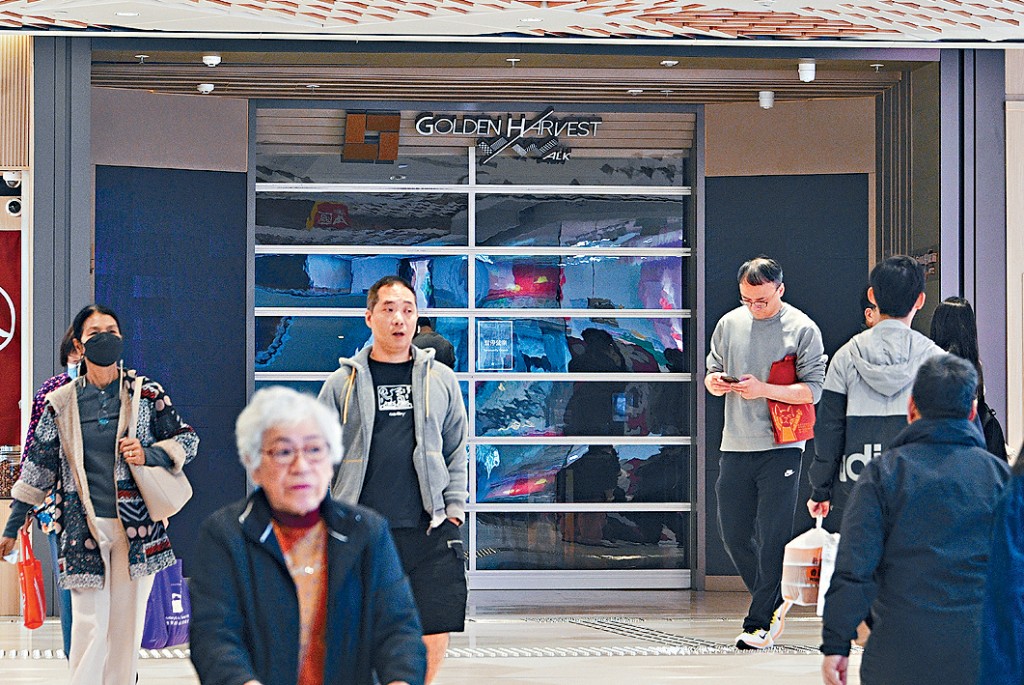 嘉禾V Walk落閘,並張貼「暫停營業」通告,令市民感到驚訝。