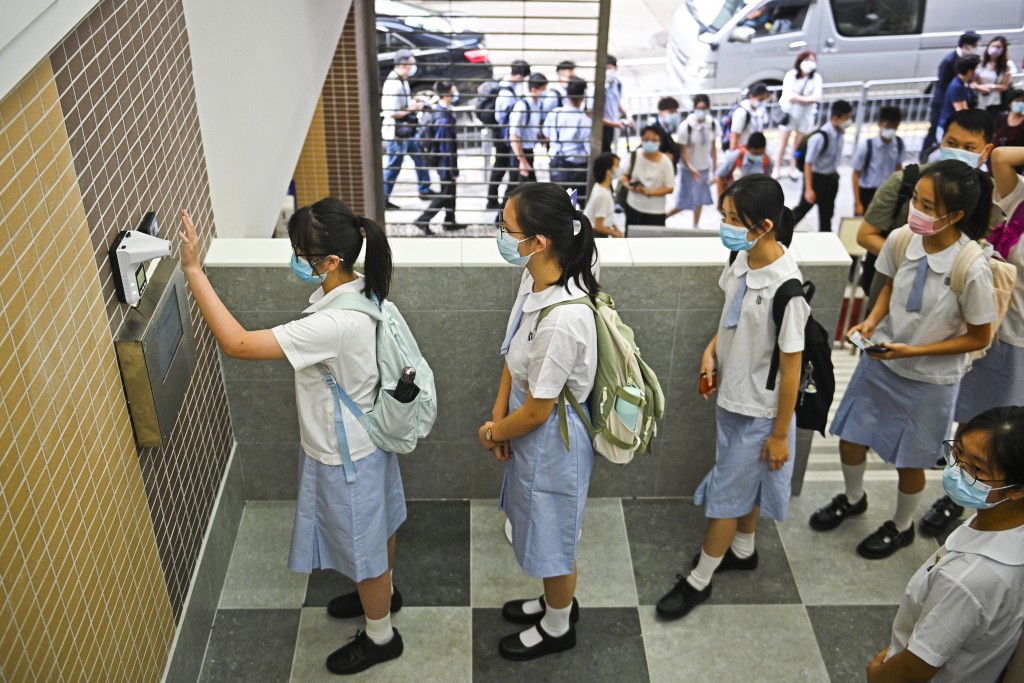 疫情改變學生的上課模式。(資料圖片)