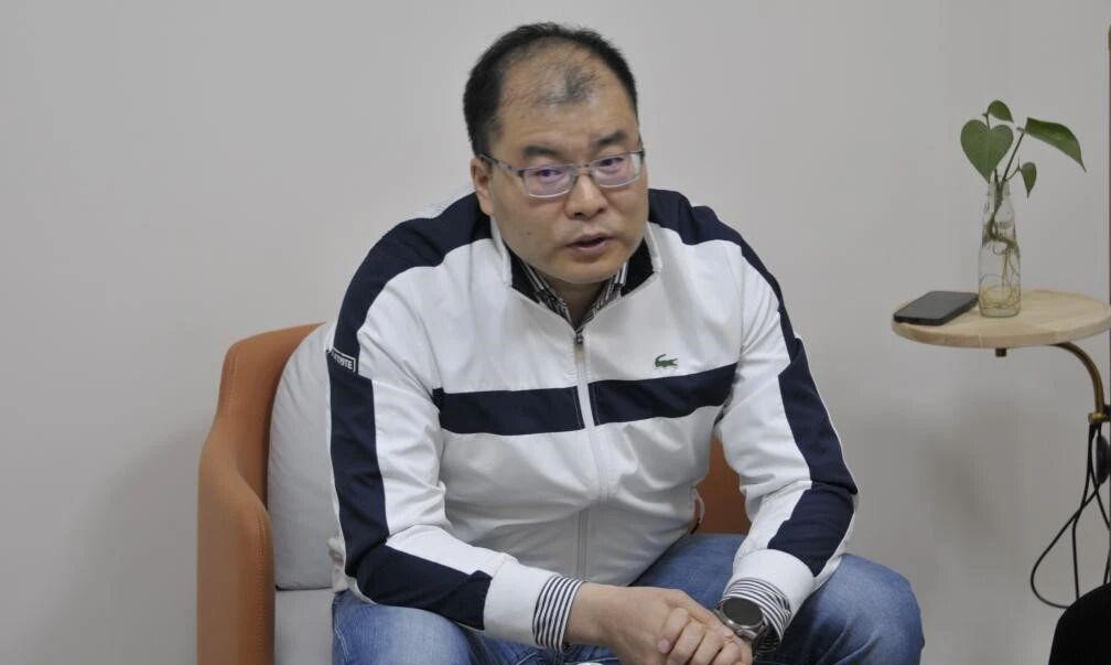 網民表示,北京第二外國語學院還有一位老師叫金正日。 網民表示,北京第二外國語學院還有一位老師叫金正日。