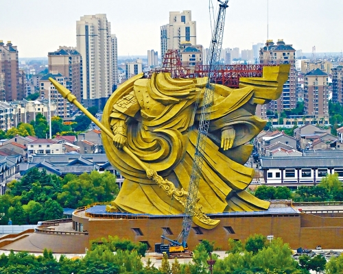 巨型關公像的頭部已被拆除。