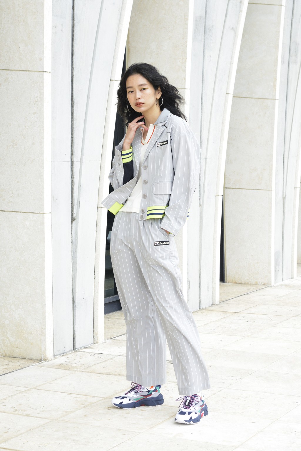 新裝上不乏遍布以條紋作為設計圖案，正是取材自上世紀七十年代網球名將Björn Borg 的服飾，並向其致敬。