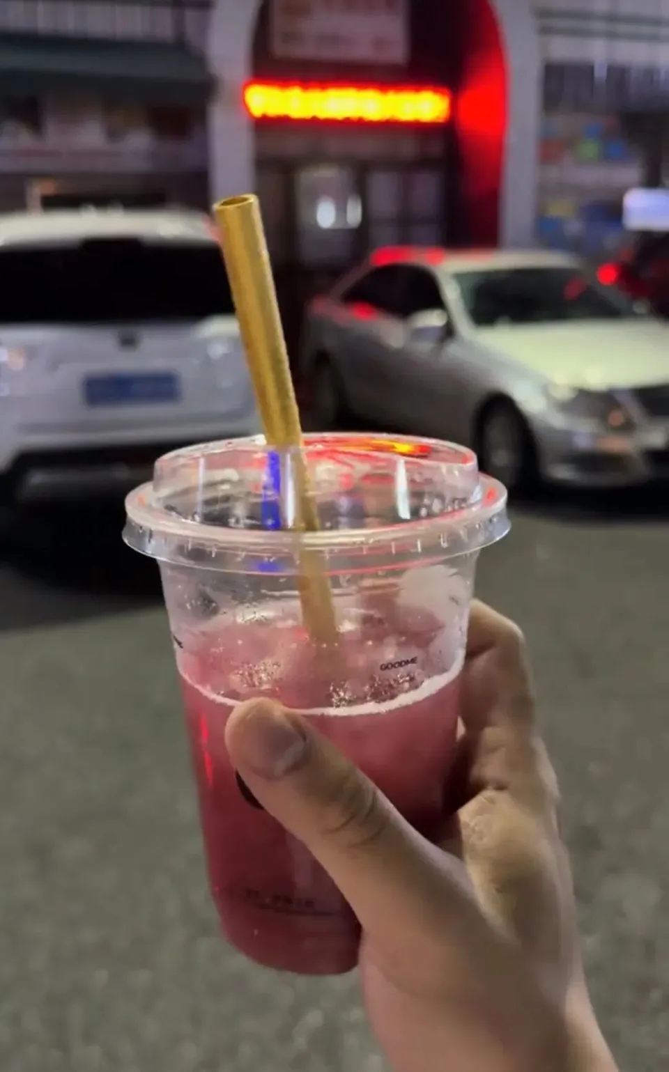 警方協助找到的黃金飲管。 諸暨公安
