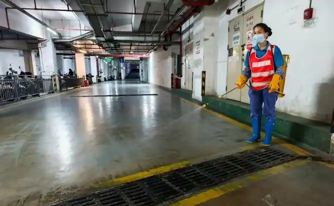 南寧多個社區啟動消殺滅蚊行動。