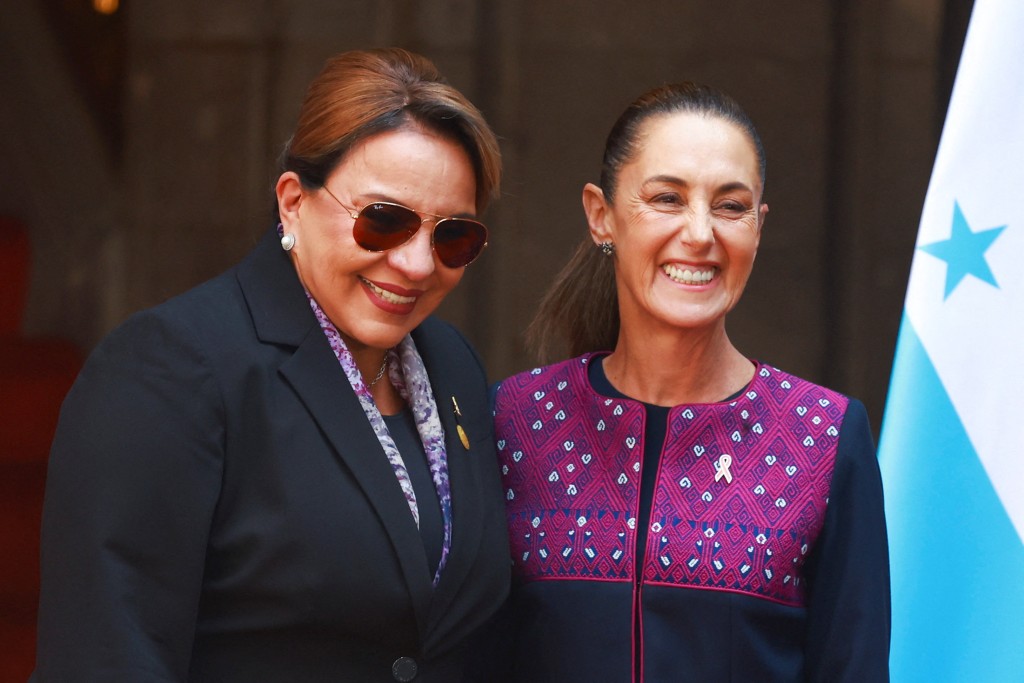 現任總統卡斯特羅（左）。路透社