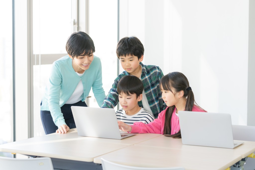 面對AI相關的面試題目，學生需展現對新科技的基本認識與批判思考能力。（圖片來源：PhotoAC）