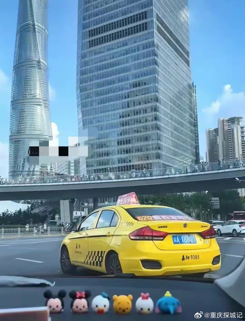 重慶的士出現上海街頭，讓網民驚訝。(微博)