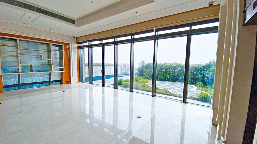 ■海航相關人士持有的TWELVE PEAKS雙號屋，目前已淪為銀主盤。