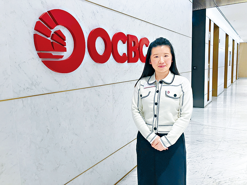 姜靜認為內地希望延後放寬貨幣政策，以免人民幣面臨進一步貶值壓力。