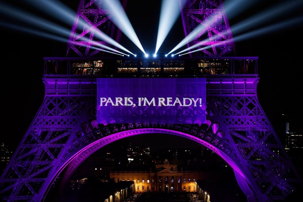 巴黎艾菲爾鐵塔亦亮燈為莎蓮打氣。(路透社) 巴黎艾菲爾鐵塔亦亮燈為莎蓮打氣。(路透社)