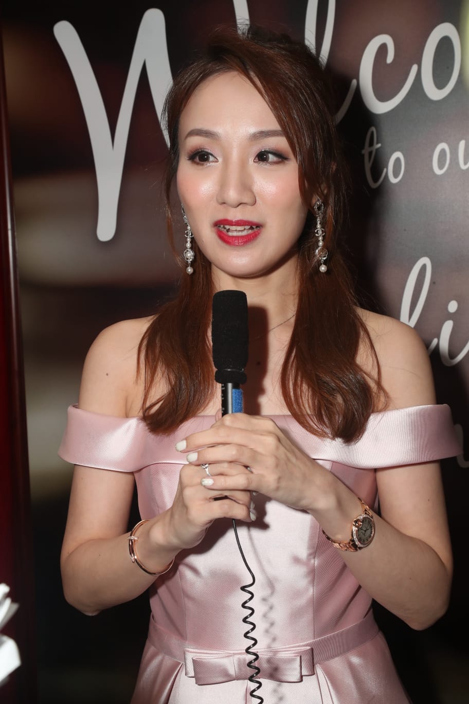 瑪姬笑稱要靠自己認識兄弟團。
