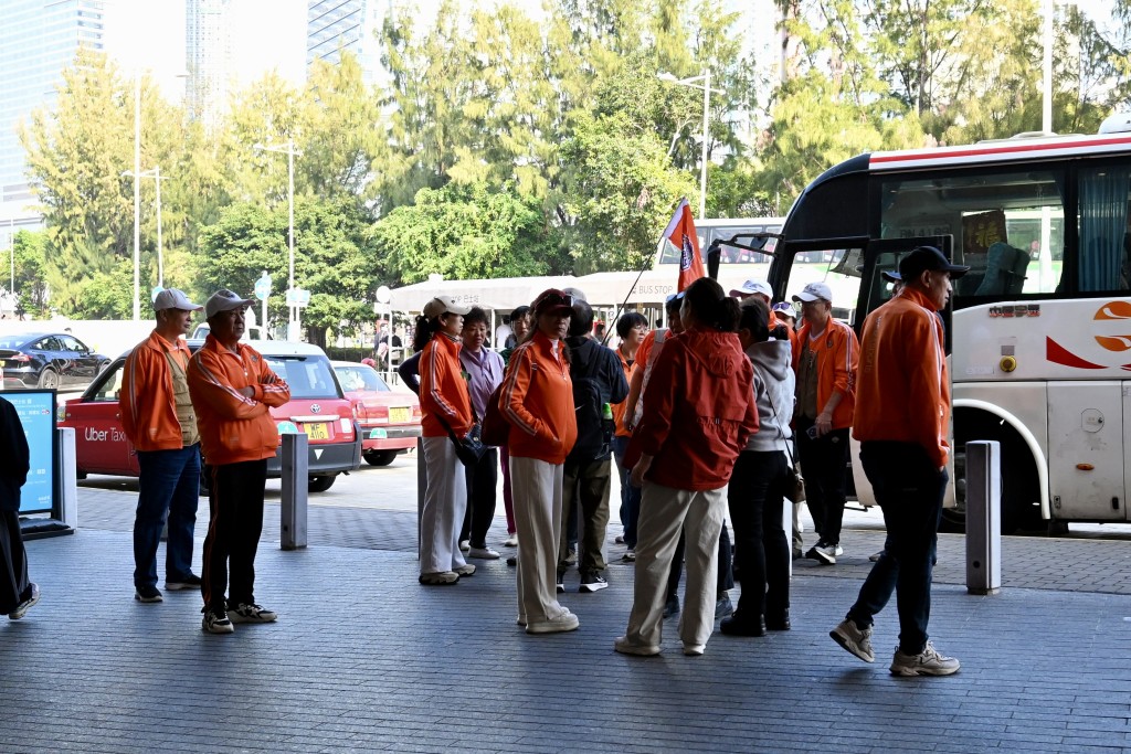 有旅行團旅客到香港故宮文化博物館參觀。