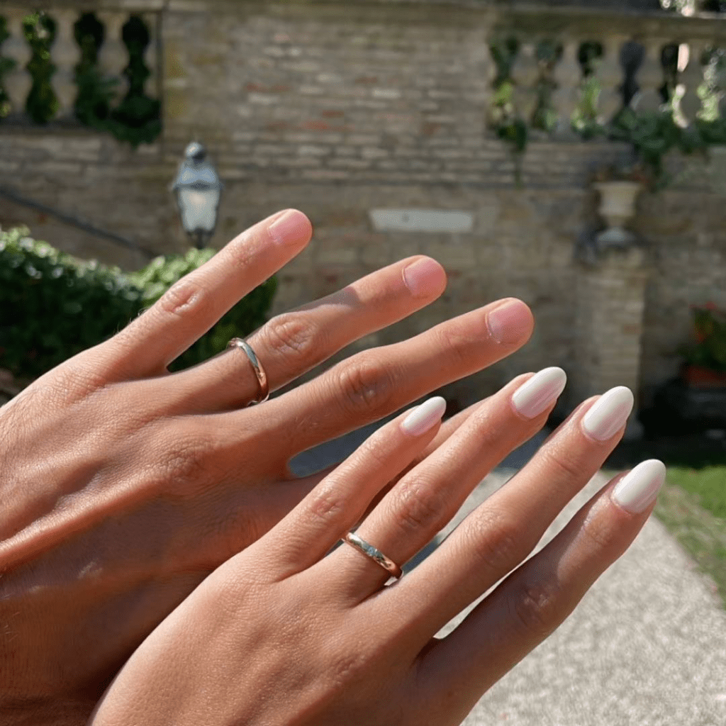 谭贝利夫妻的结婚戒指。（IG@gianmarcotamberi）