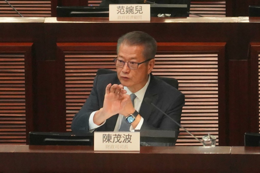 財政司司長陳茂波今（16日）到立法會簡報香港整體經濟最新狀況。資料圖片