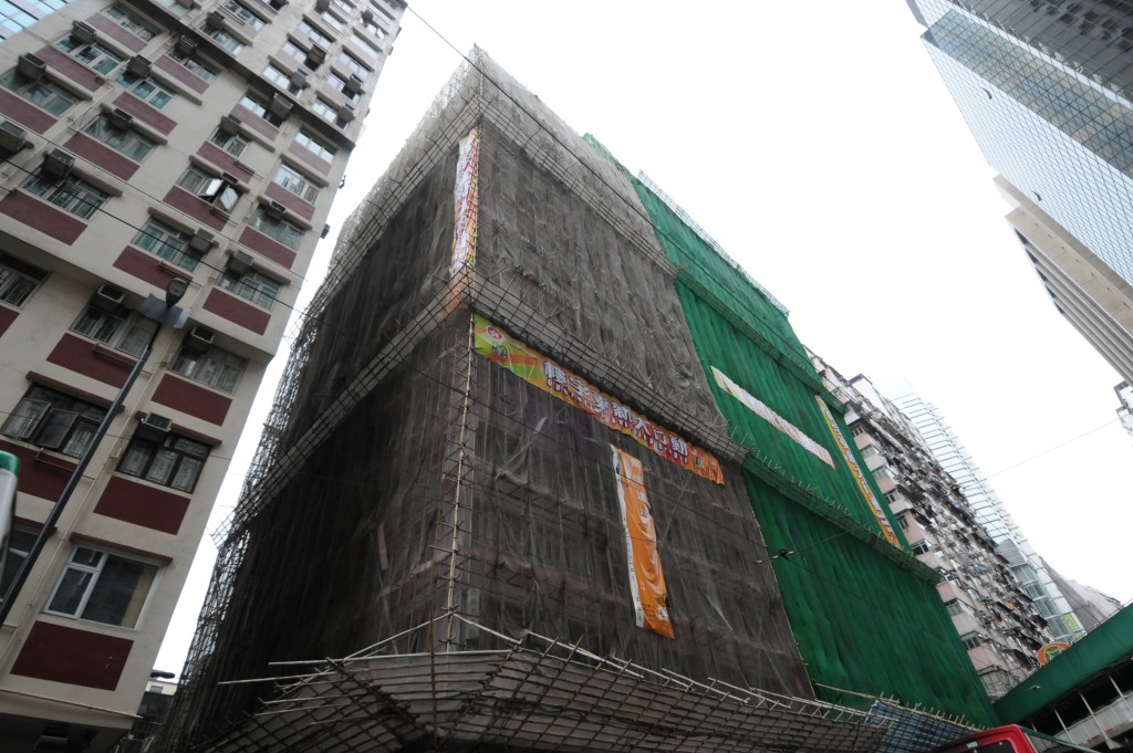 現時不少管理公司及法團未具備專業知識，進行大維修時須依賴專業顧問協助招標。資料圖片