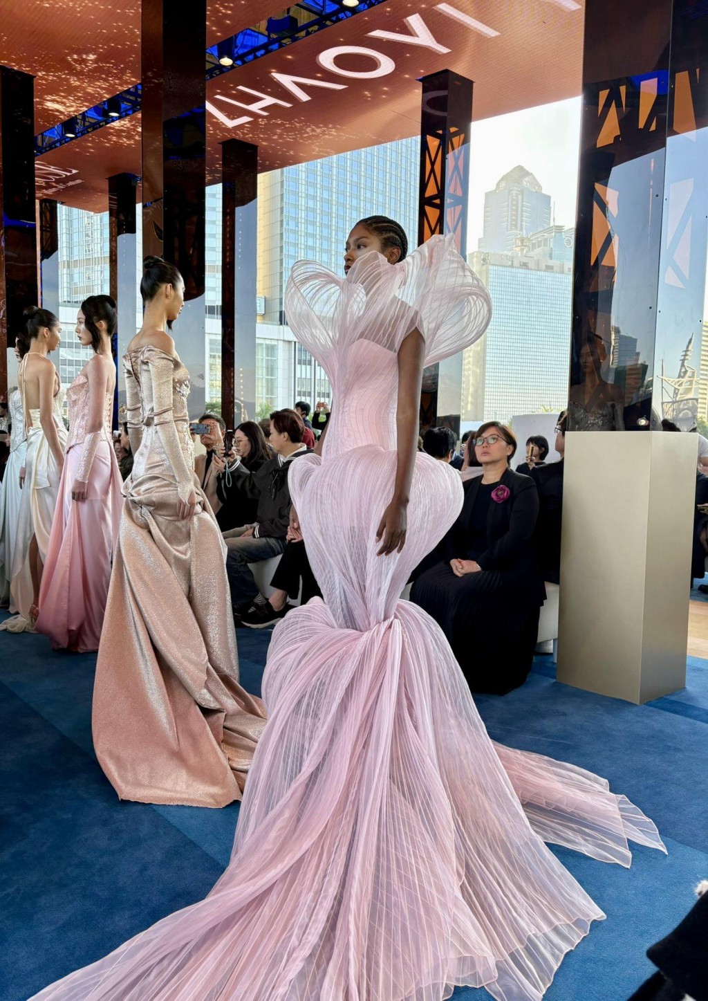 羅淑佩出席香港時裝薈開幕高訂時裝展。羅淑佩FB圖片