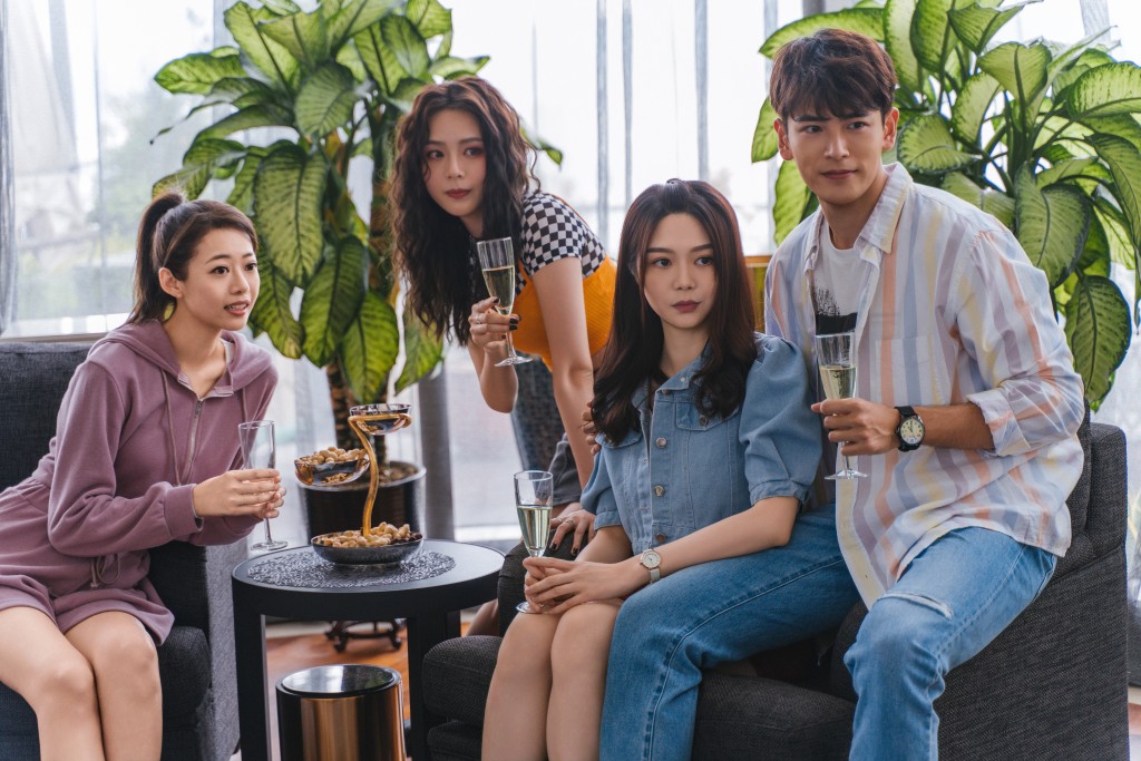 《情場如戰場》貫徹葉念琛最拿手的愛情風格。 《情場如戰場》貫徹葉念琛最拿手的愛情風格。