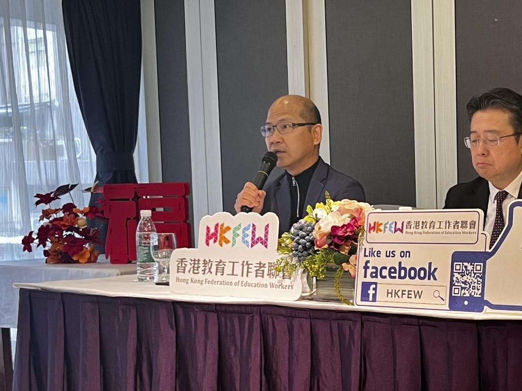 港區人大代表、立法會議員、教聯會主席黃錦良(左一)期望成立數字教育示範學校聯盟。