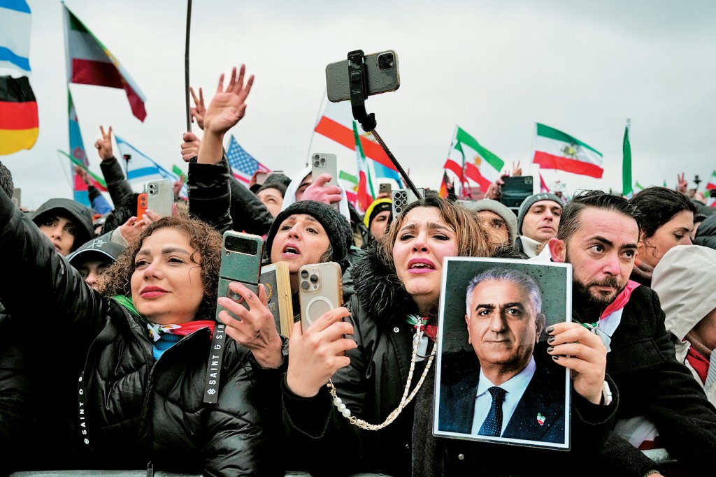 伊朗末代王儲禮薩．巴列維的支持者上周六在德國慕尼黑，舉行反伊朗政權示威。