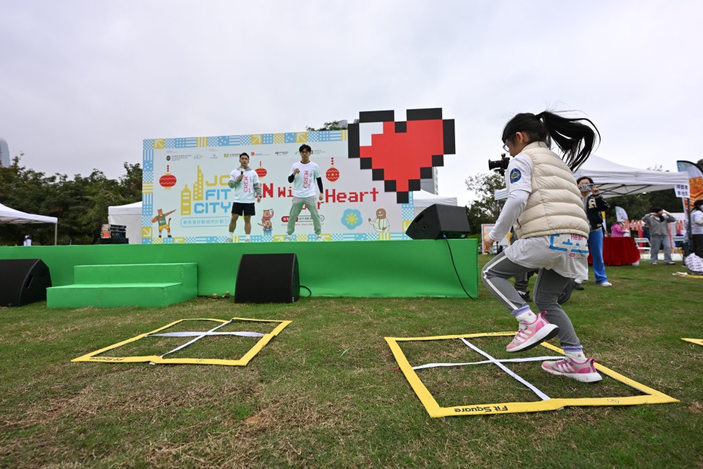 運動嘉年華吸引不同人士，包括多位 現役及退役運動員，以及各區市民參與。