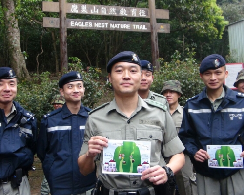 逾百名警員今日登山巡邏。