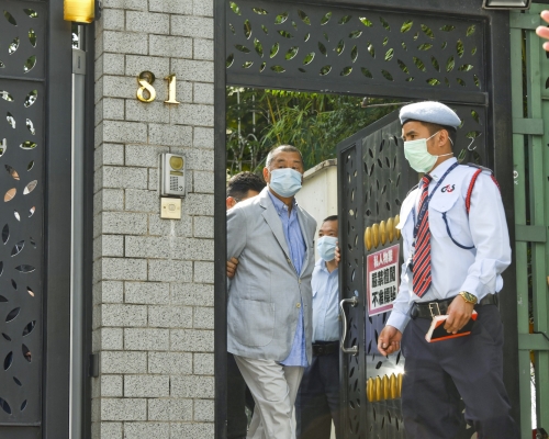 黎智英被捕。