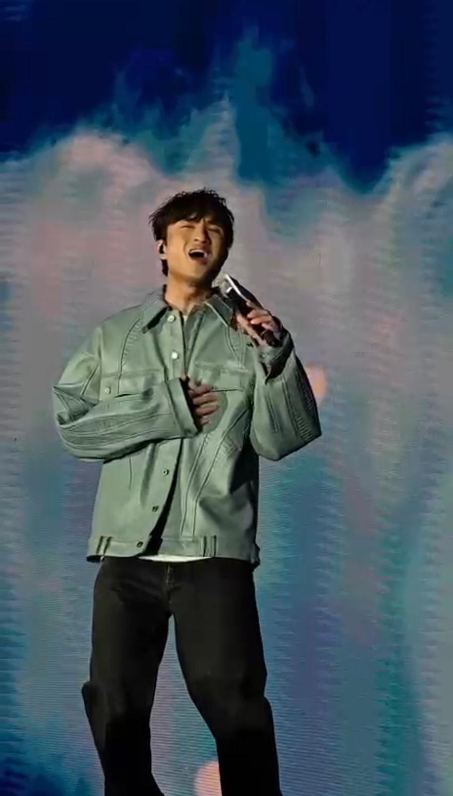 Ryan唱湯令山《用背脊唱情歌》。 Ryan唱湯令山《用背脊唱情歌》。