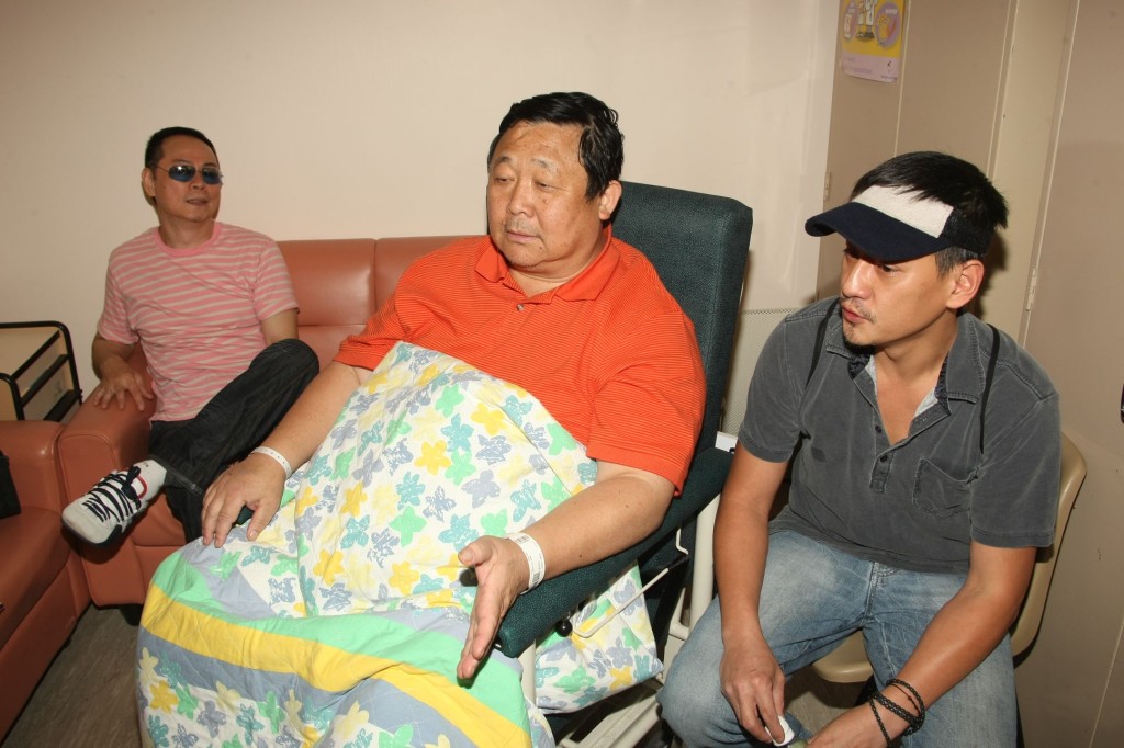2008年，秦煌曾墮海重傷昏迷，李家聲、羅樂林到醫院探望。