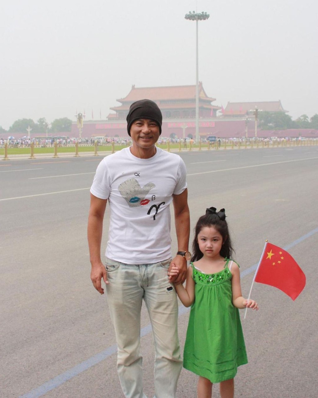 琦琦一周前才贴上Ella小时候与爸爸任达华合照，见证时间飞逝。