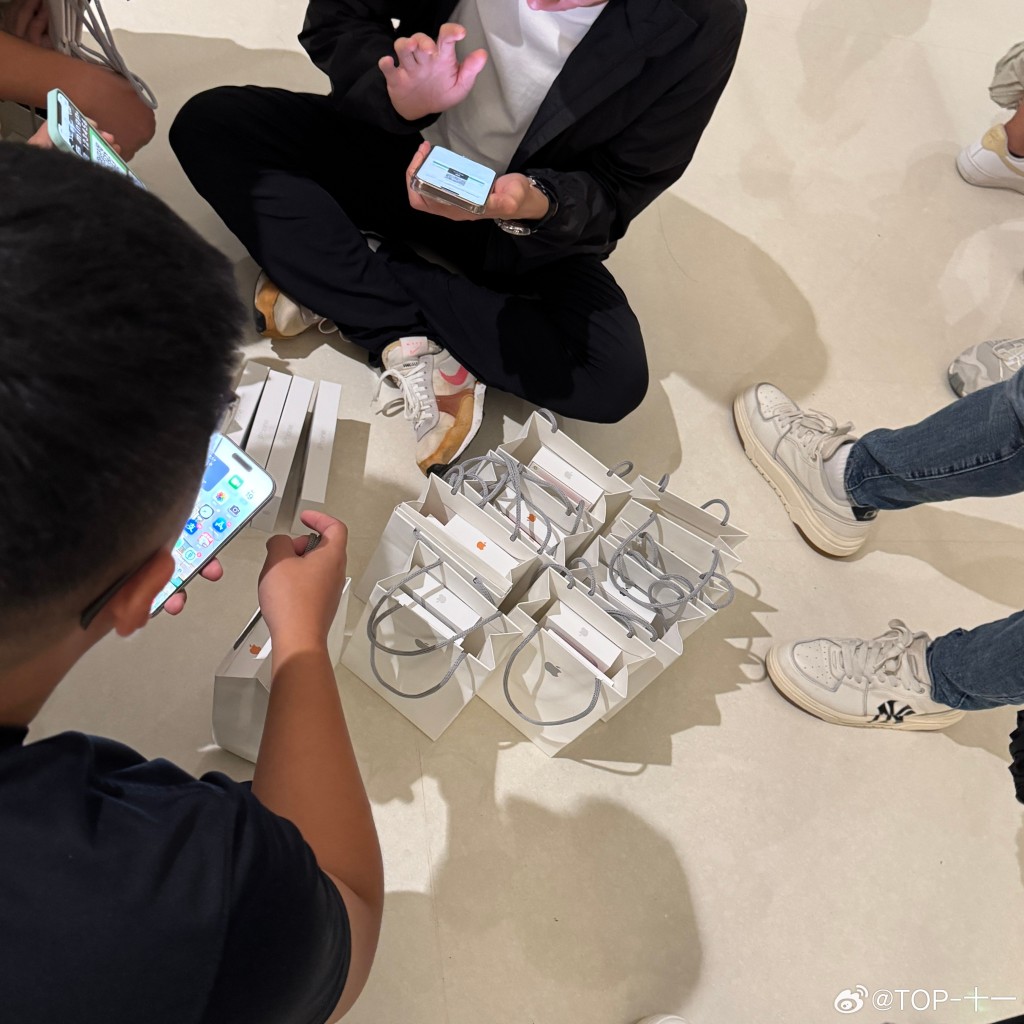 有內媒指，iPhone 17 Pro系列出現黃牛拒收的情況。微博＠TOP-十一   