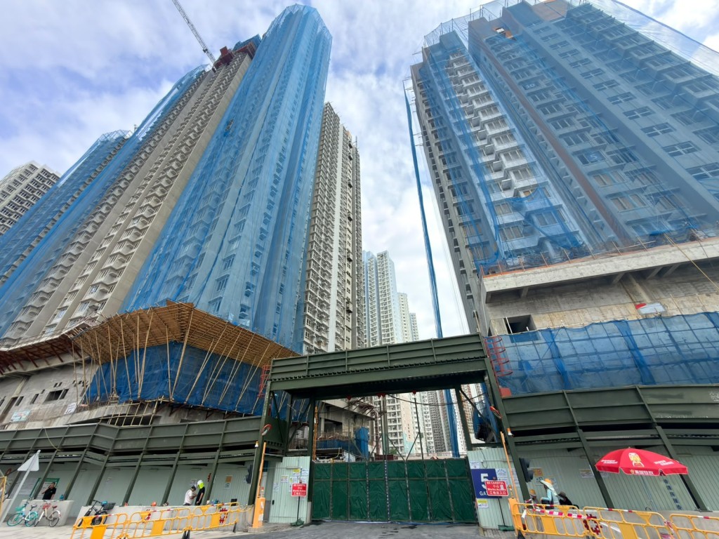 現場為匯東街一地盤。梁國峰攝 現場為匯東街一地盤。梁國峰攝